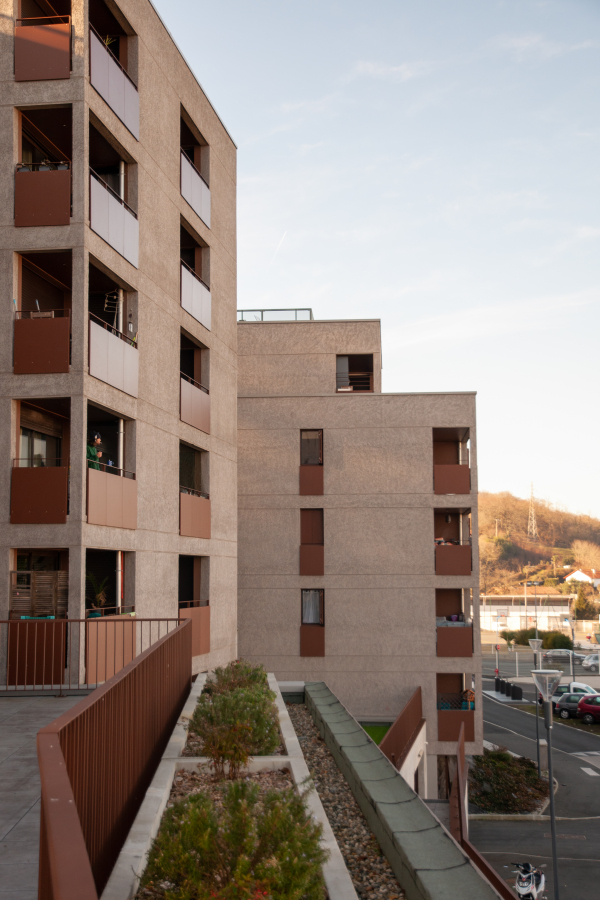 V4 GAUCHE HARROBIA RESIDENCE UNTXIN